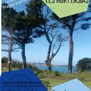 Aire De Camping Car, Caravane, Tente Emplacement Nu Avec Electricite Petit Camping Campingplatz