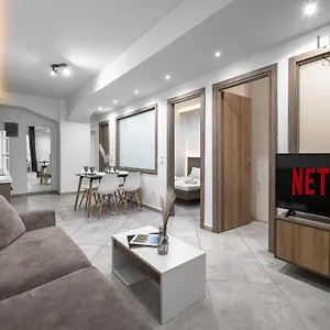 https://adelle-apartments-the-luxury-suites.hotelschalkidiki.net